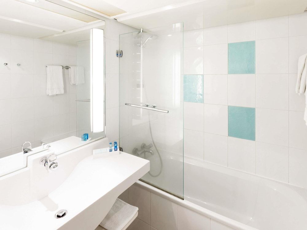 Novotel Edinburgh Centre Standard Room, 1 Double Bed with Sofa bed 7