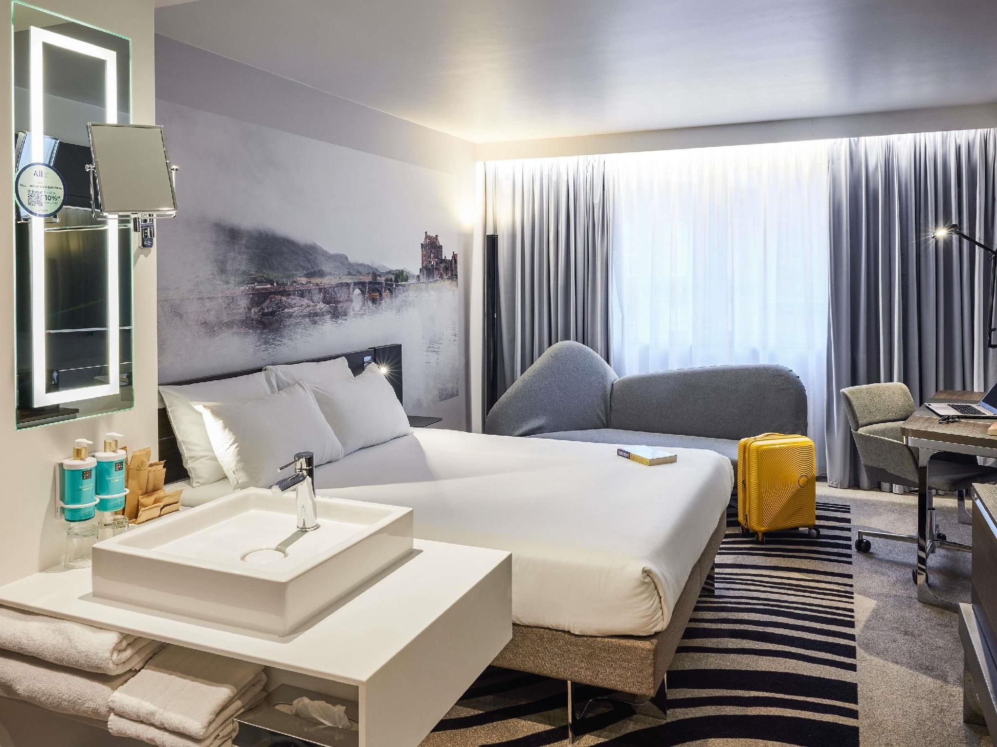 Novotel Edinburgh Centre Executive Room With Queen Size Bed & Convertibl e Sofa