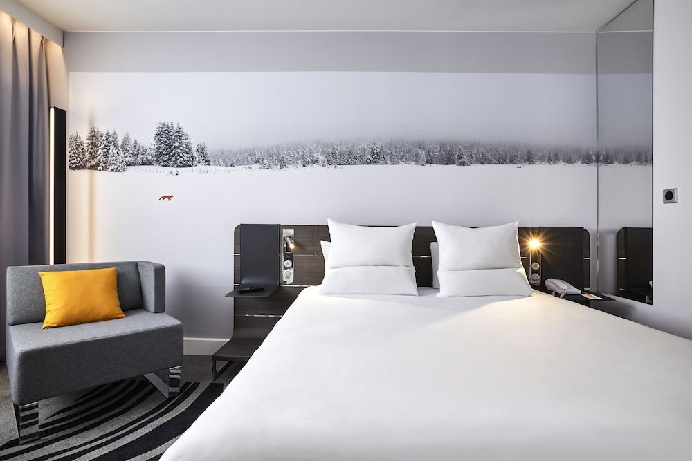 Novotel Edinburgh Centre Standard Room, 1 Double Bed with Sofa bed 2