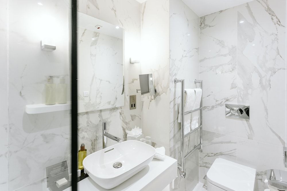 The Scotsman Hotel Reporter Double Room 9