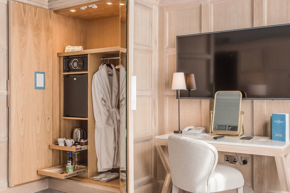The Scotsman Hotel Reporter Double Room 11