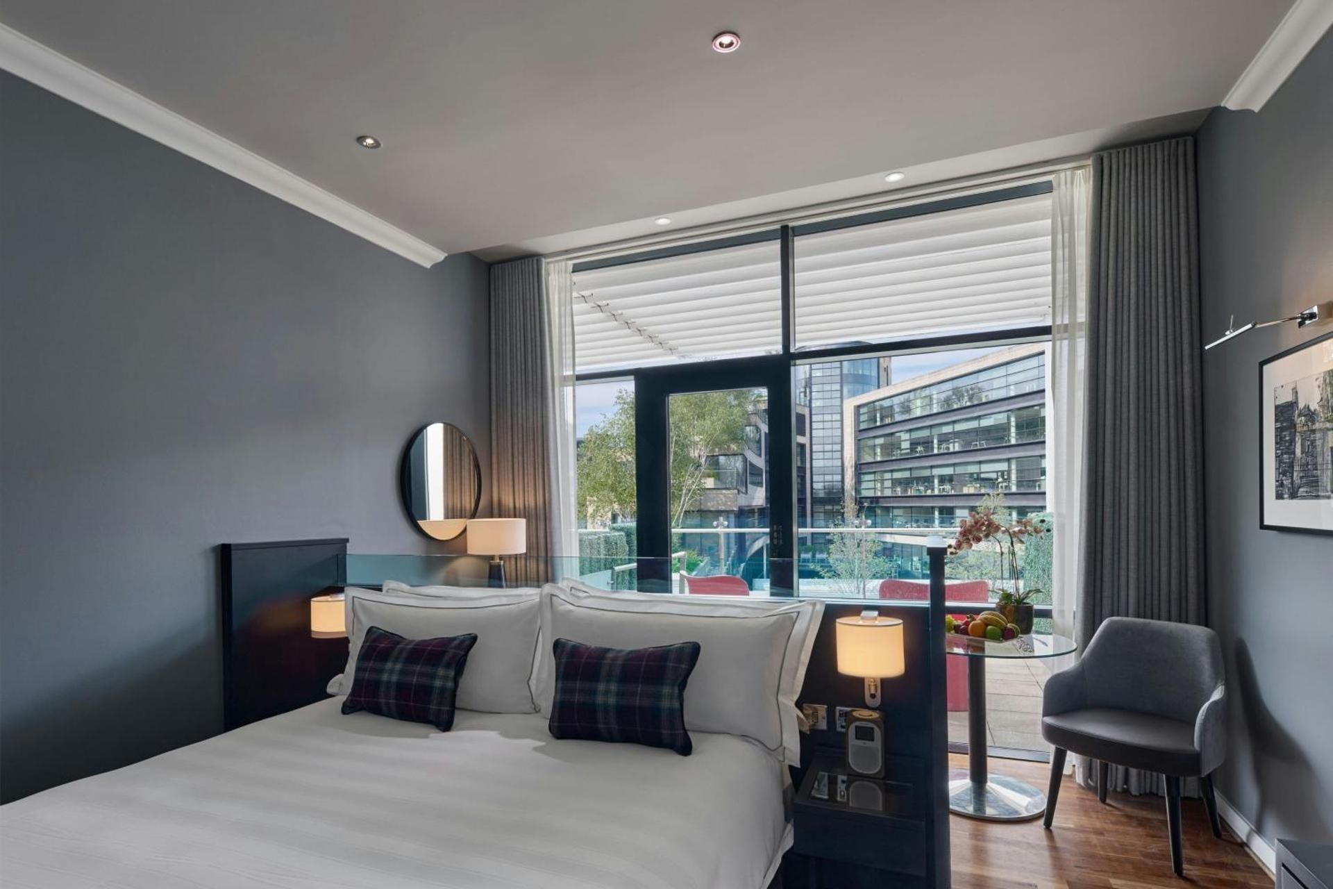 greenside terrace room, guest room, 1 king, terrace level, terrace