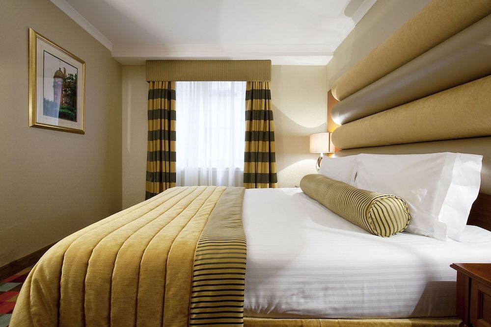 undefined Carlton George Hotel 6