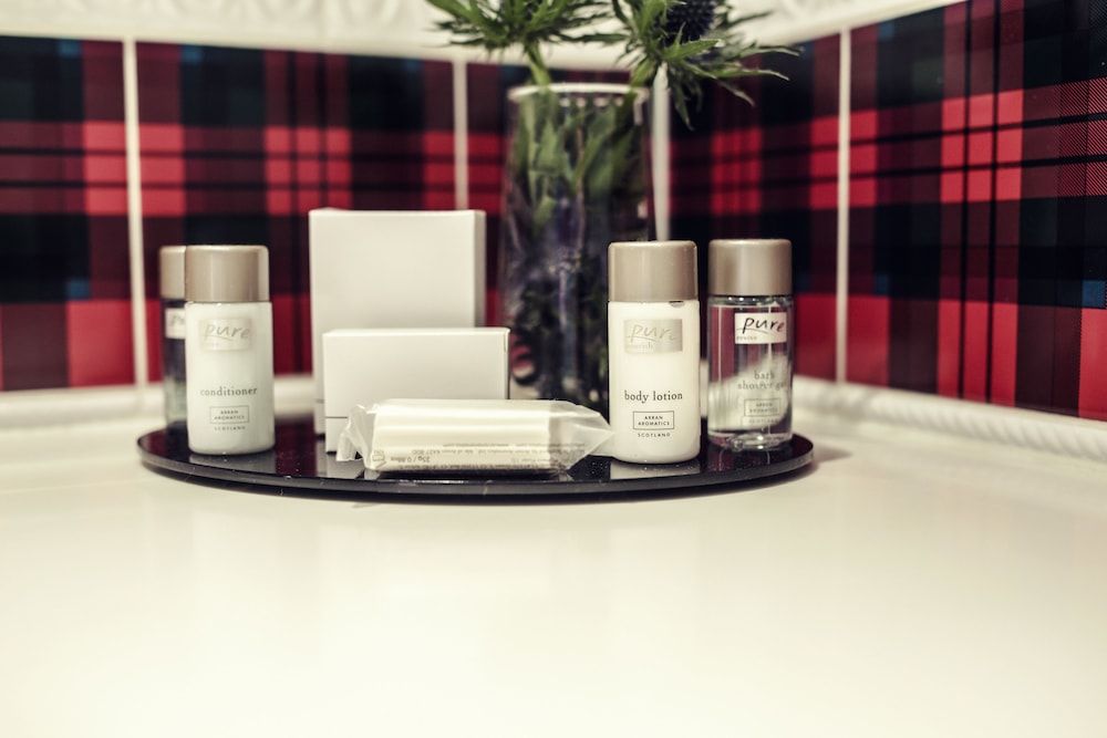 Carlton George Hotel Classic Room with Complimentary Mini-Bar 7