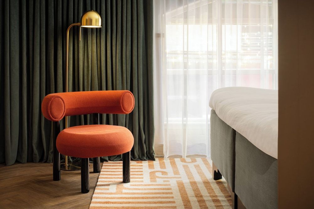 undefined Carlton George Hotel