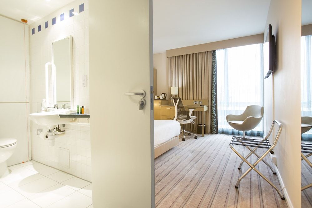 Hilton Garden Inn Glasgow City Centre Room, 1 Queen Bed, Accessible, River View 9