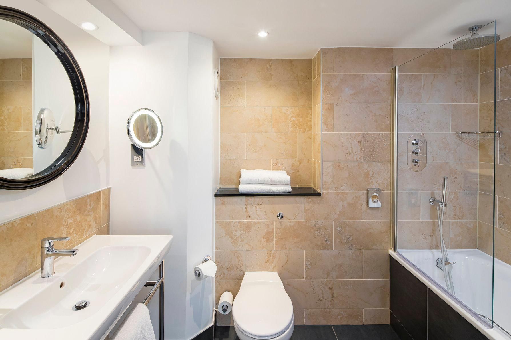 1 Super King 1 Bedroom Suite River View