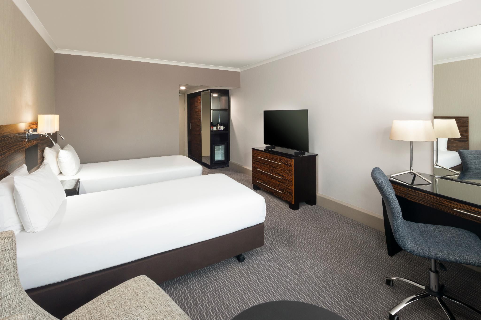 2 Single Beds Premium