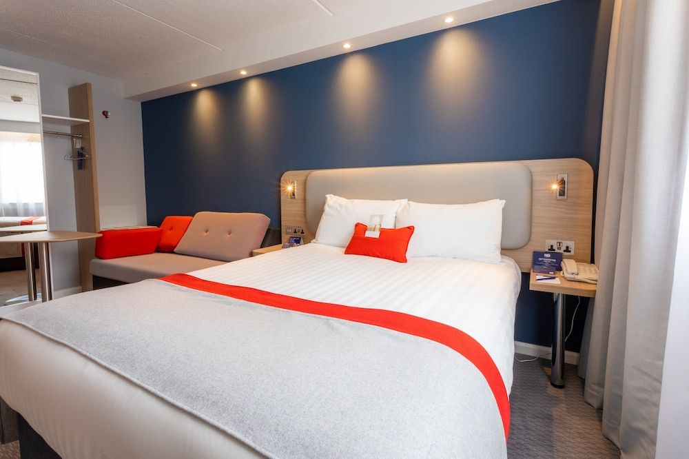 Holiday Inn Express Glasgow City Theatreland by IHG Standard Room, 1 Double Bed with Sofa bed (with Free Hot Breakfast) 4