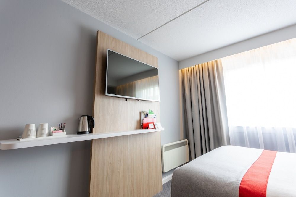 Holiday Inn Express Glasgow City Theatreland by IHG Standard Room, 1 Double Bed with Sofa bed (with Free Hot Breakfast) 6