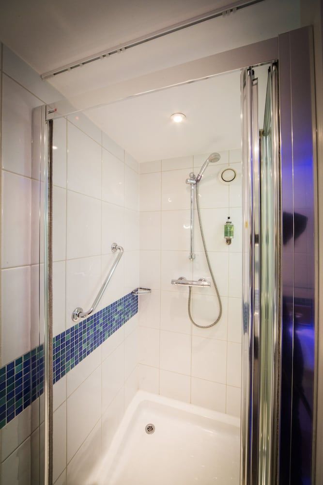 Holiday Inn Express Glasgow City Theatreland by IHG Standard Room, 1 Double Bed with Sofa bed (with Free Hot Breakfast) 10