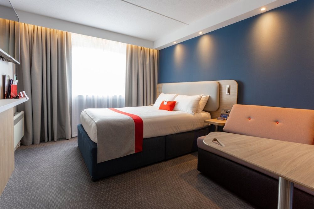 Holiday Inn Express Glasgow City Theatreland by IHG Standard Room, 1 Double Bed with Sofa bed (with Free Hot Breakfast) 3