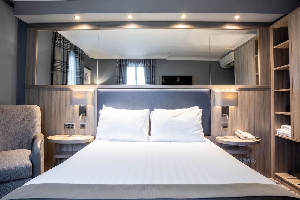 Holiday Inn Glasgow City Centre Theatreland by IHG Standard Room, 1 Double Bed 5