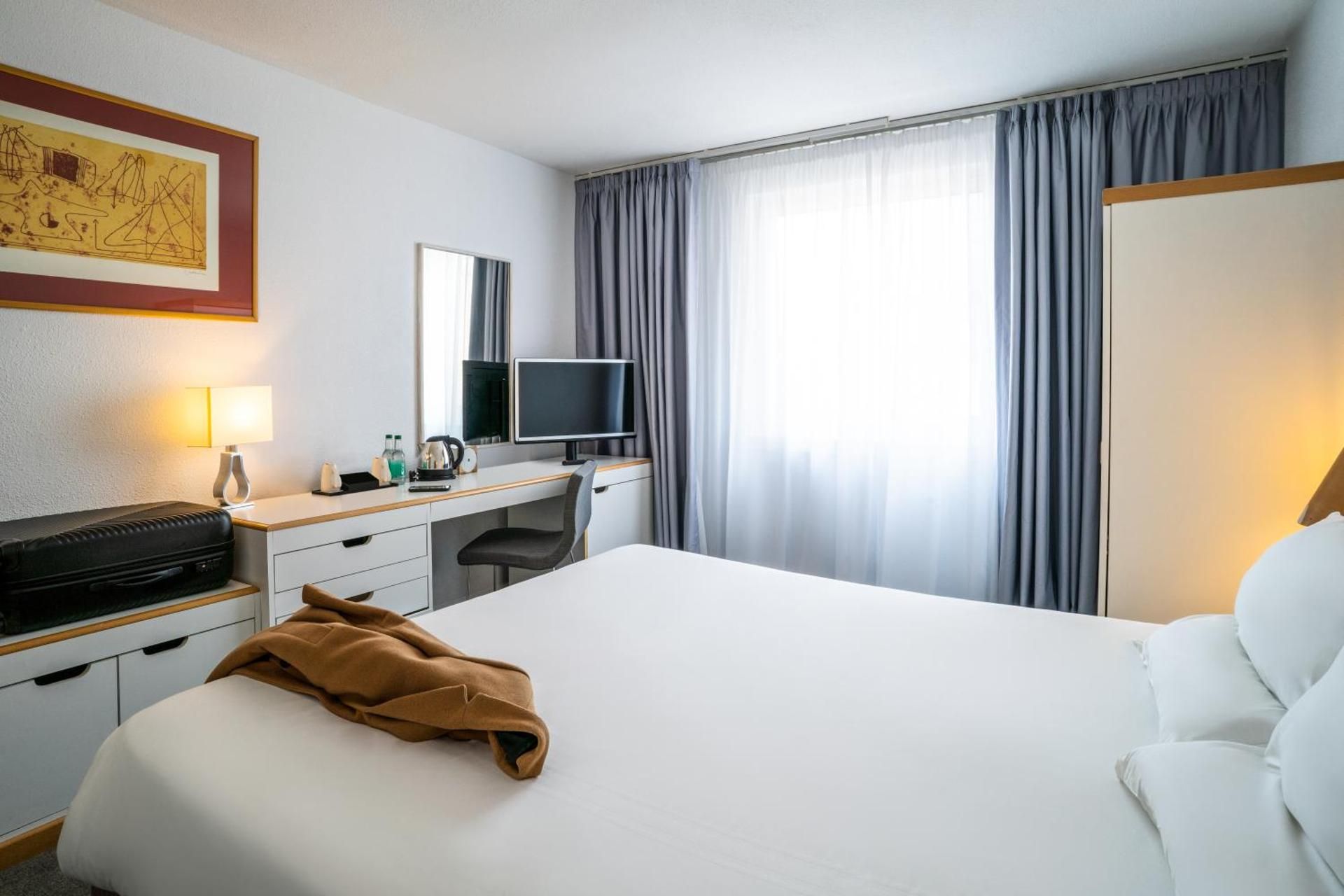 Novotel Glasgow Centre Hotel Standard Double room with Accessible Features B athroom