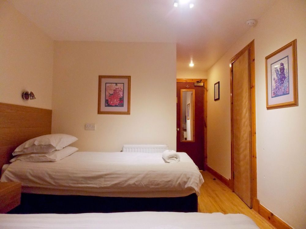 The Victorian House Budget Twin Room, En-Suite 4