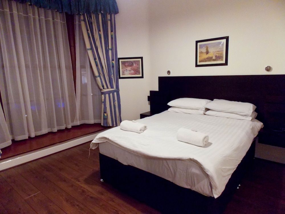 undefined The Victorian House 4
