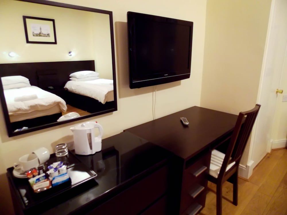 The Victorian House Budget Twin Room, En-Suite 3