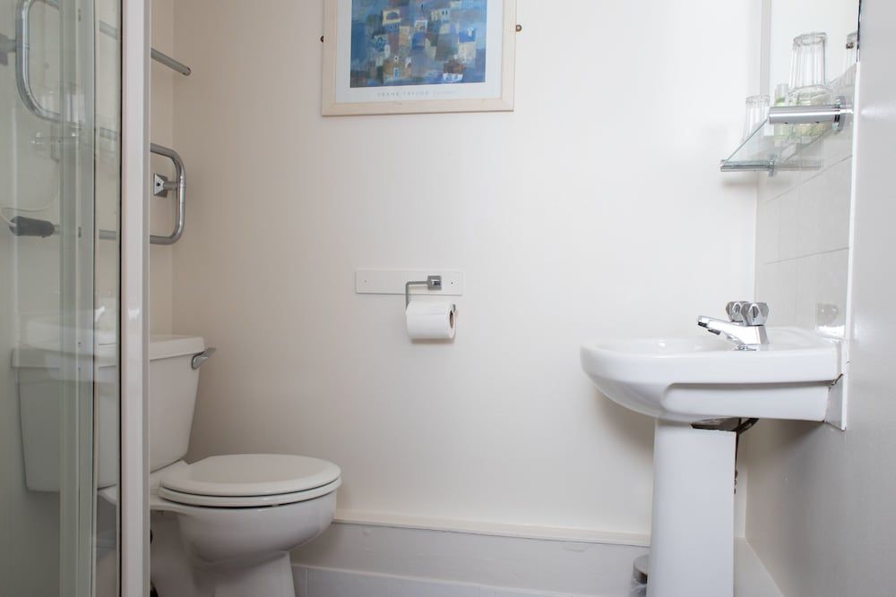 Kyle Hotel Single Room 4