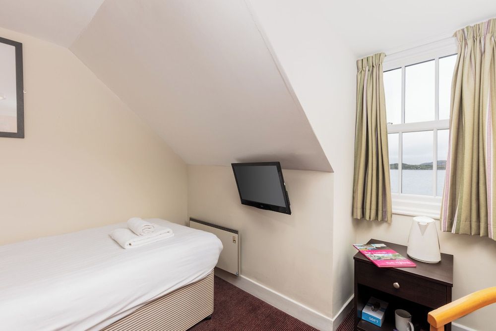 Single Room, Sea View