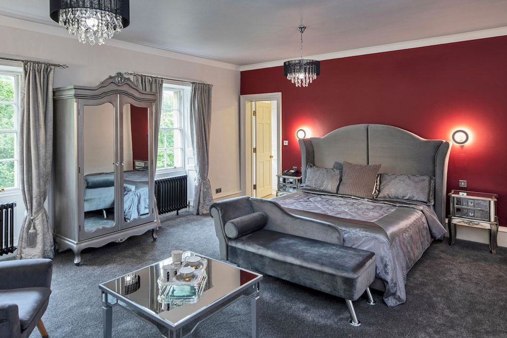 Manor House Feature Room