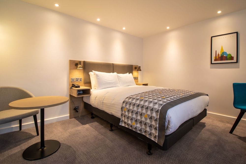 Standard Room, 1 Queen Bed, Accessible