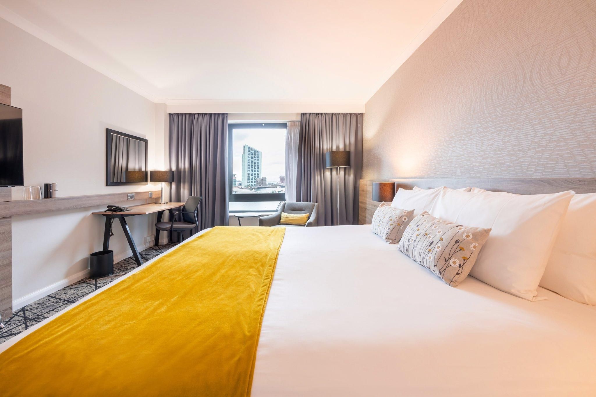 1 King Premium Lounge Access River View