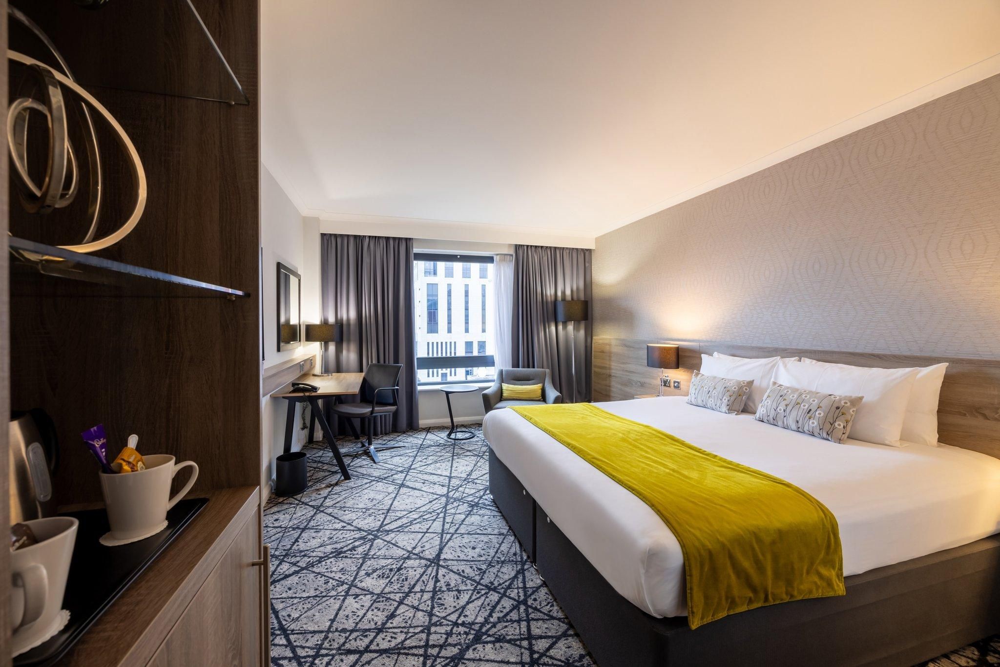 1 King Premium Lounge Access River View
