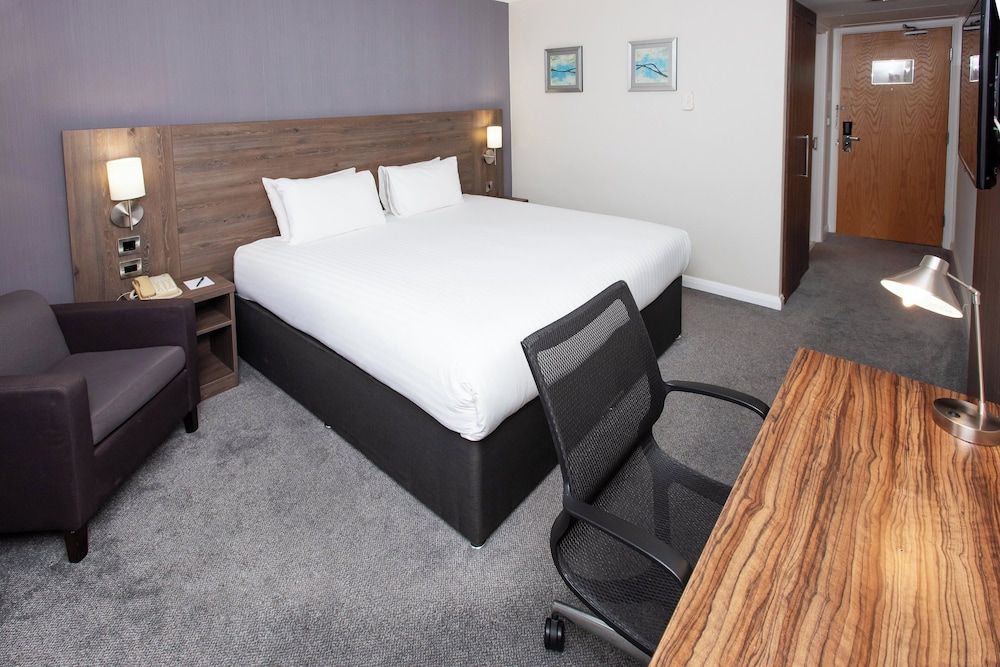 Holiday Inn Liverpool City Centre by IHG Standard Room, 1 King Bed 10