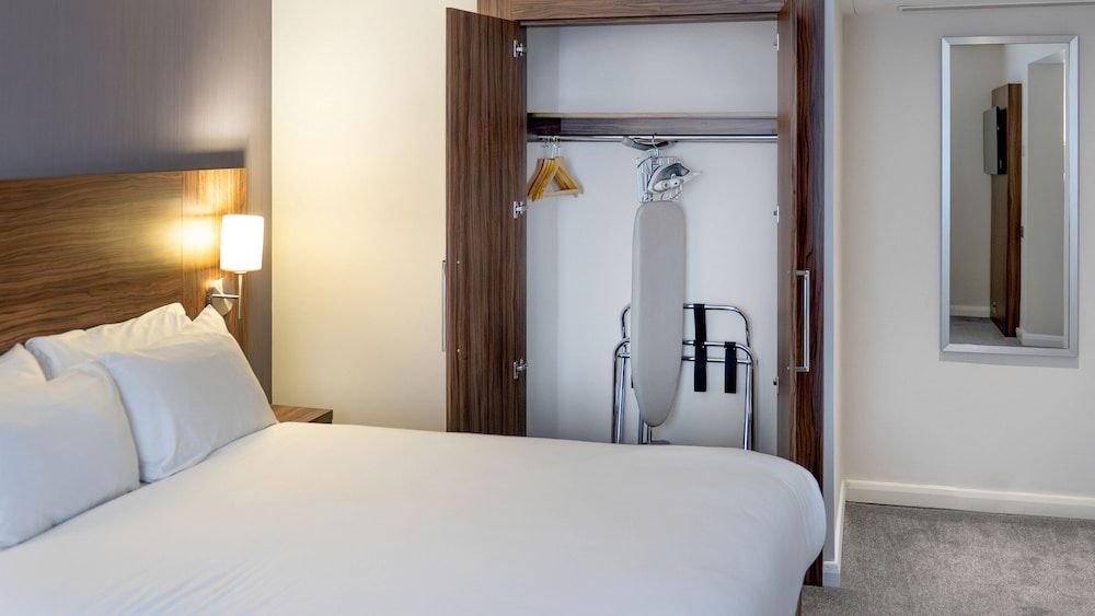 Holiday Inn Liverpool City Centre by IHG Standard Room, 1 King Bed 6