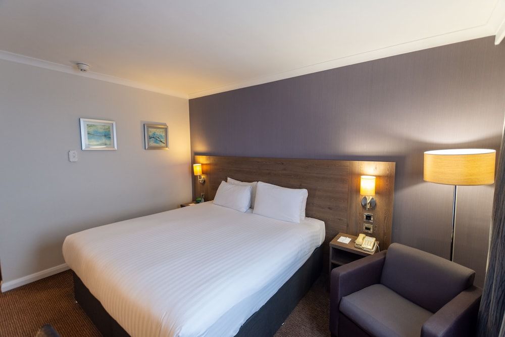 Holiday Inn Liverpool City Centre by IHG Standard Room, 1 King Bed 4