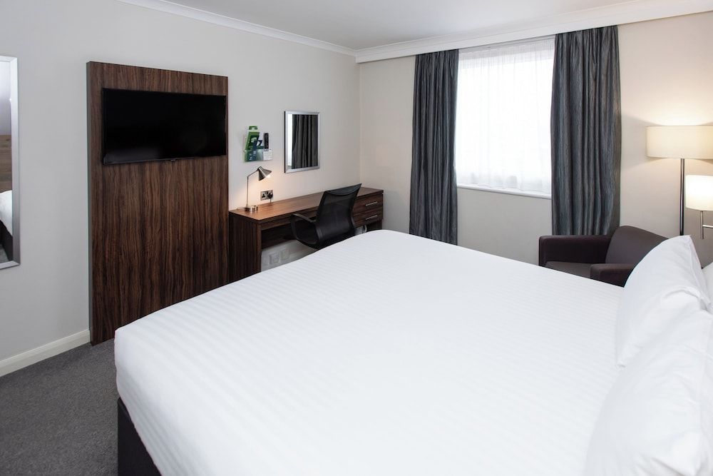 Holiday Inn Liverpool City Centre by IHG Standard Room, 1 King Bed 9