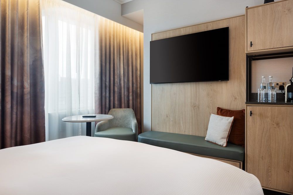 The Memoir Club (formerly Ambassadors Bloomsbury) Club Double 7