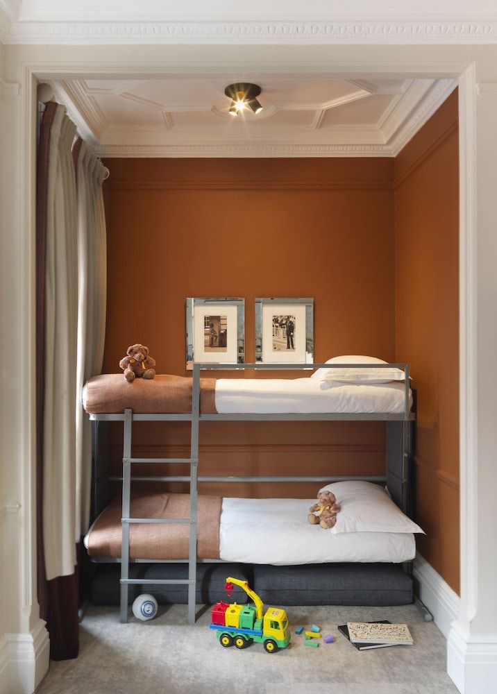 Luxury One Bedroom Apartment
