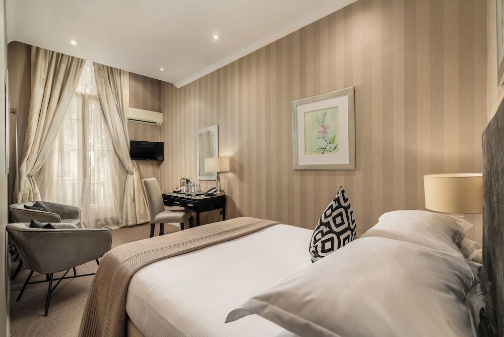 The Beaufort Knightsbridge Standard Double Room 3