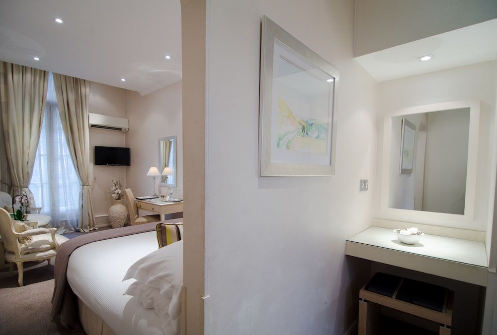 The Beaufort Knightsbridge Standard Double Room 6