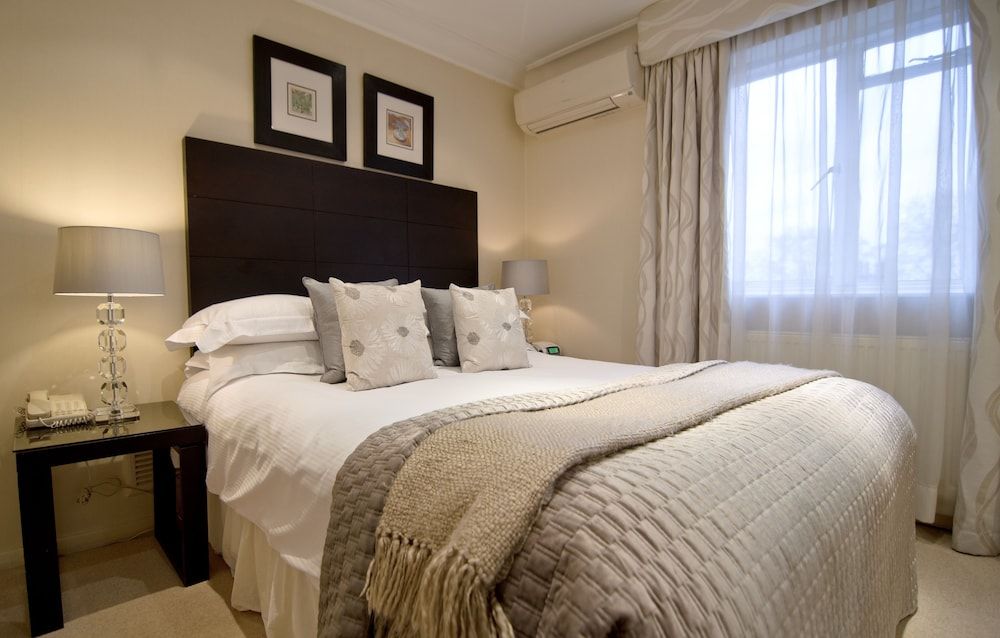 The Beaufort Knightsbridge Standard Double Room 4