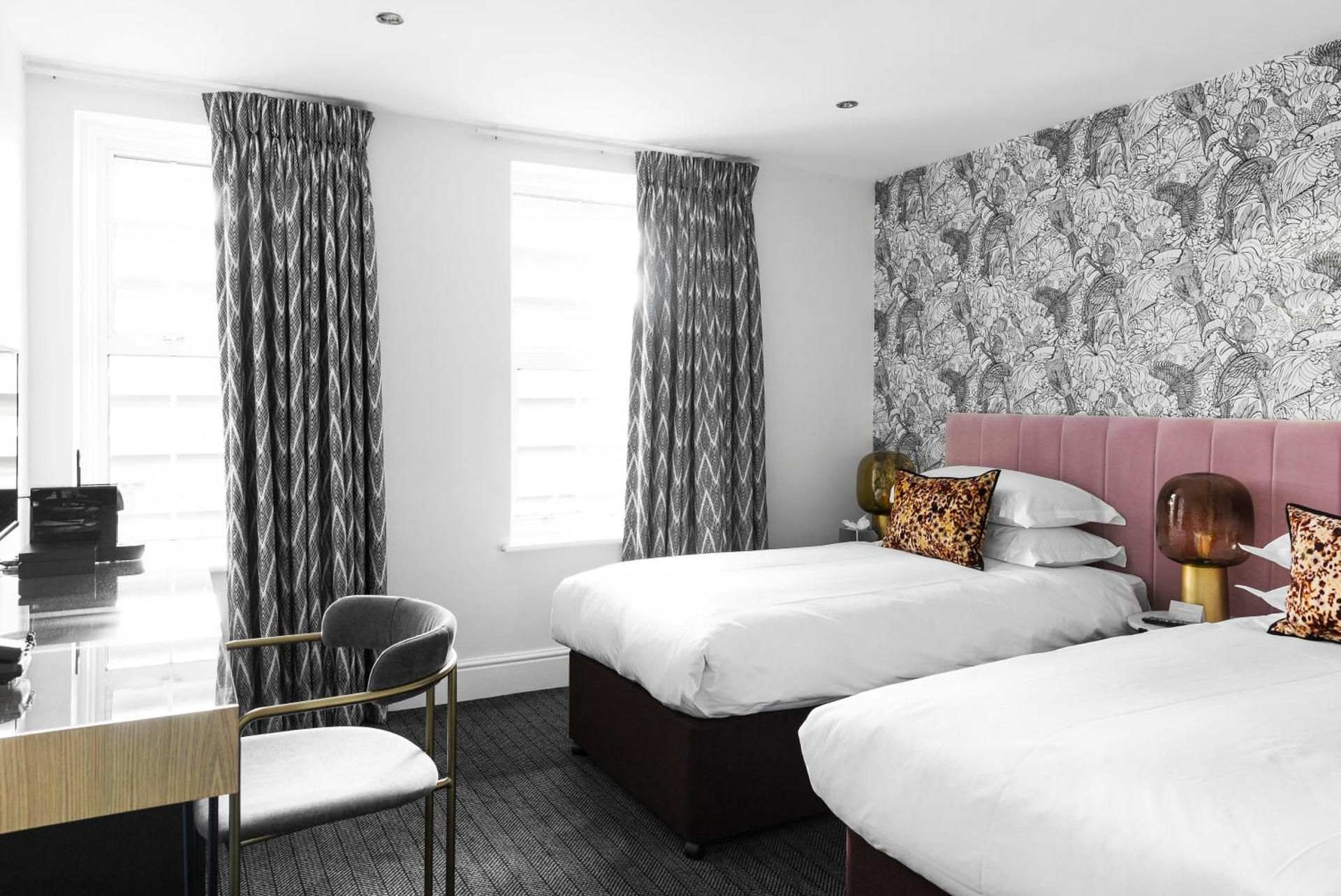 undefined The Lodge Hotel - Putney 10