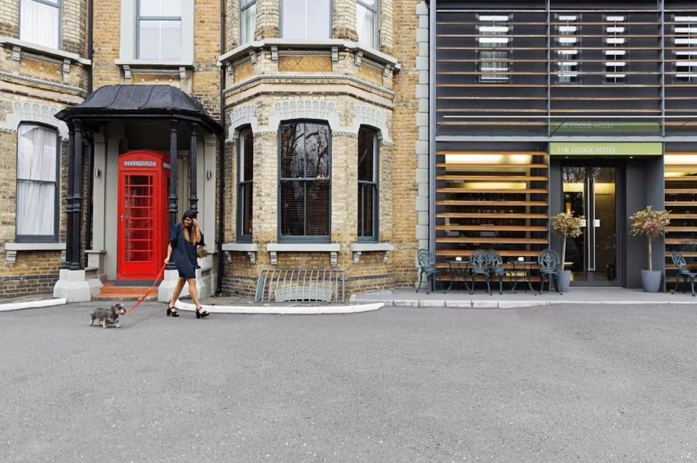 undefined The Lodge Hotel - Putney 3