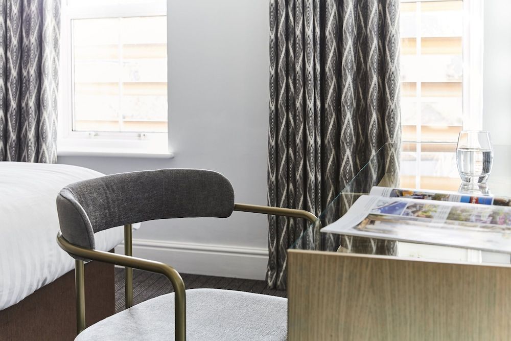 The Lodge Hotel - Putney Classic Double Room 8