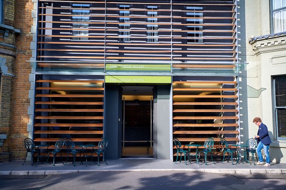 undefined The Lodge Hotel - Putney 2