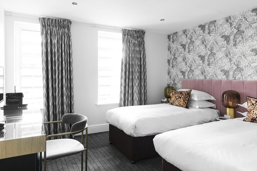 undefined The Lodge Hotel - Putney 5