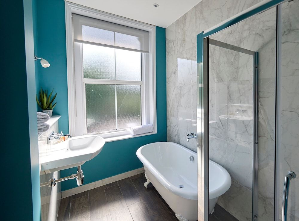 undefined The Lodge Hotel - Putney 7