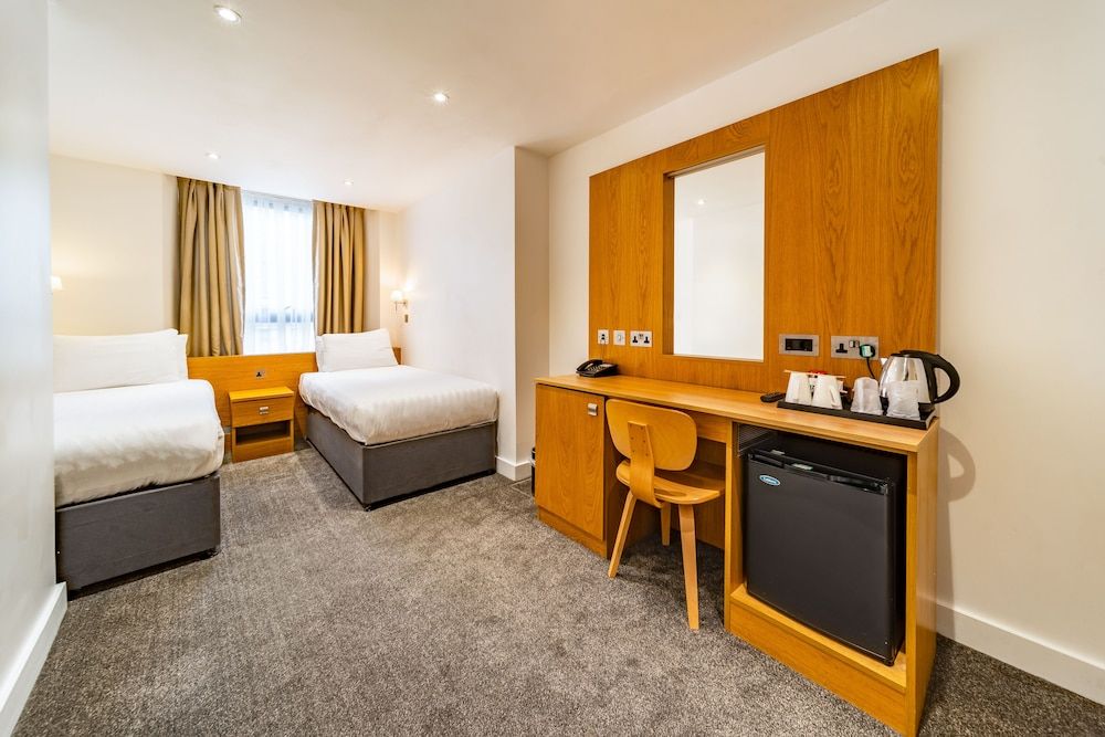 undefined Central Park Hotel 5