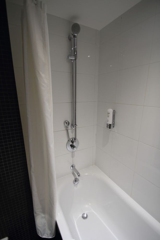 Crowne Plaza London - Docklands by IHG Standard Room, 1 Double Bed (Mini cooler) 7