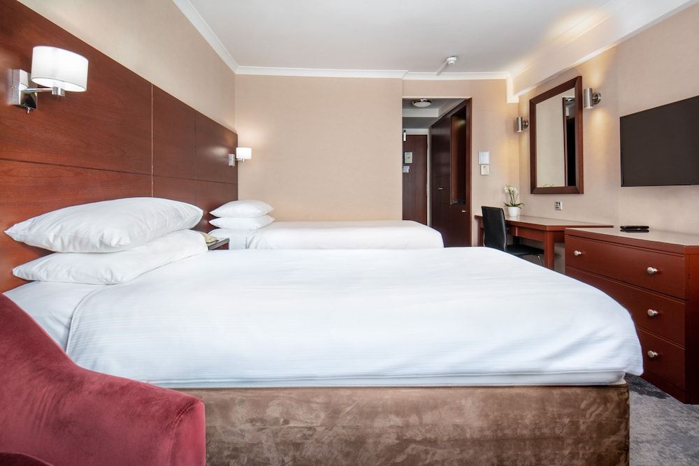 Danubius Hotel Regents Park Standard Twin Room 2