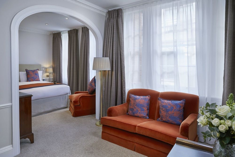 undefined Dukes London 8