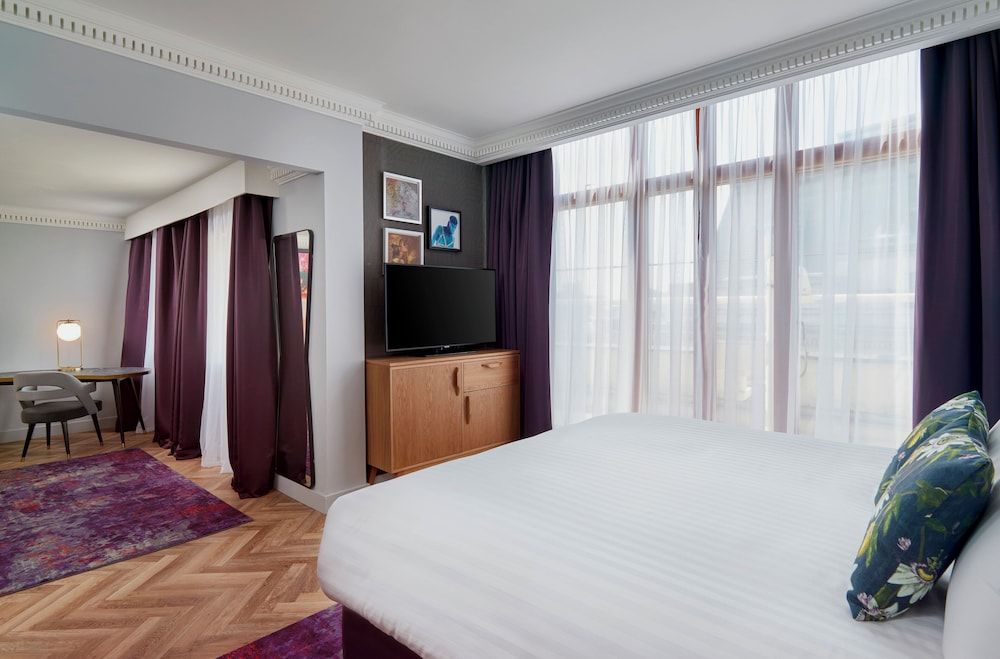 Junior Studio Suite