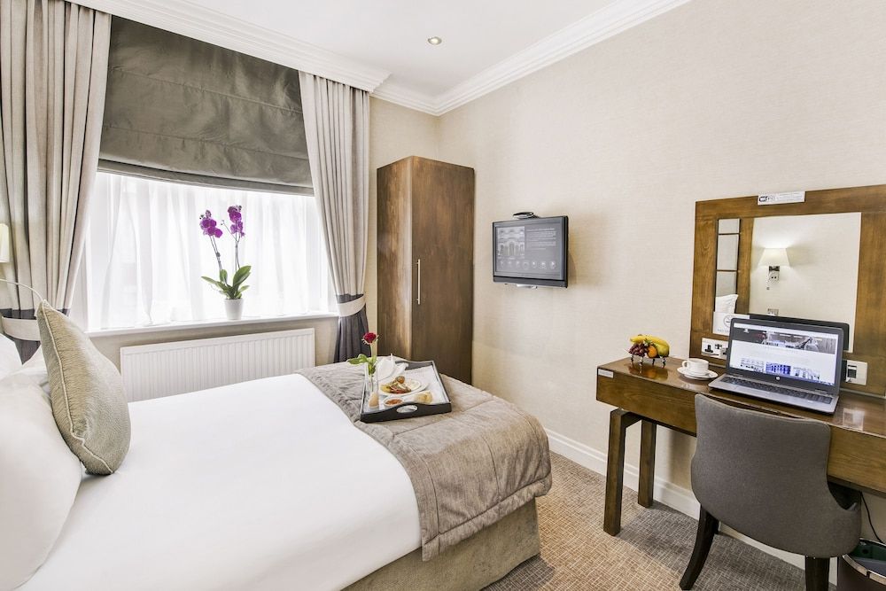 Gem Langham Court Hotel Executive Double Room 2