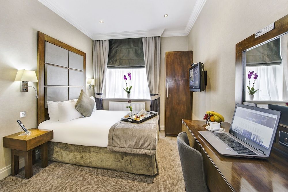 Gem Langham Court Hotel Executive Double Room 4