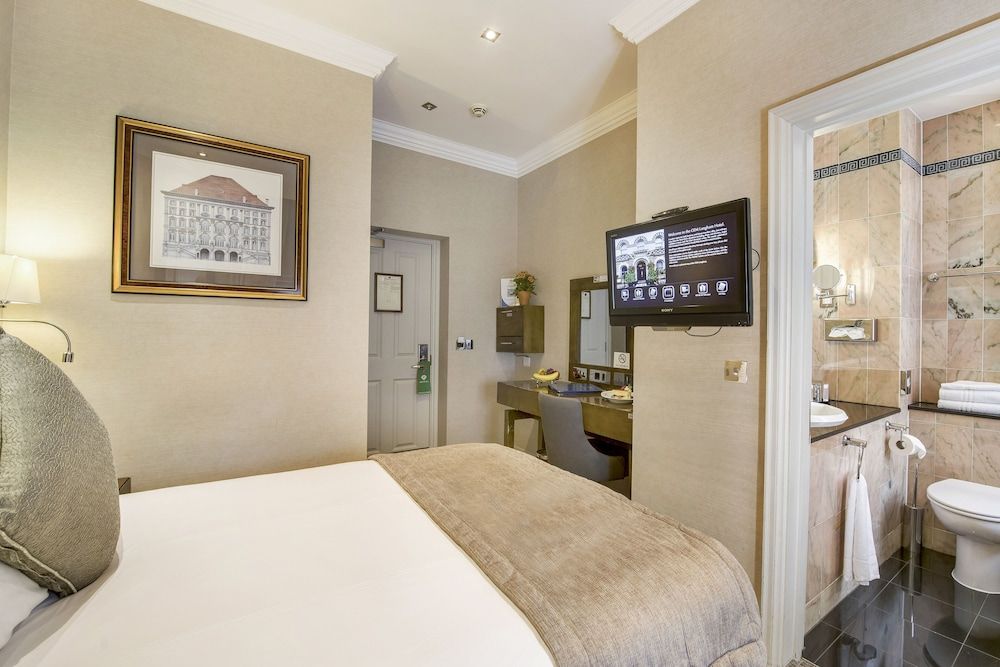 Gem Langham Court Hotel Superior Double Room 3